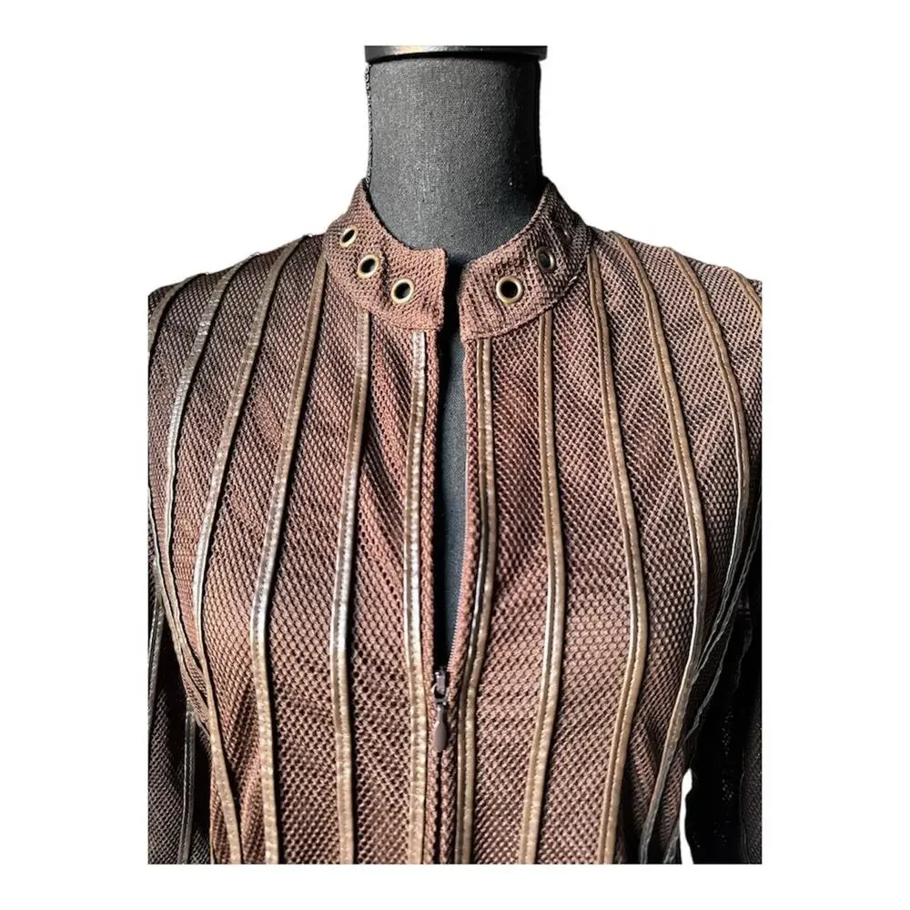 Vintage wear consistent with age (no major flaws) - Picture 2 of 7